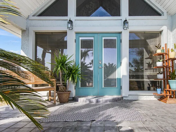 422 Wahoo Rd, Panama City Beach, FL 32408