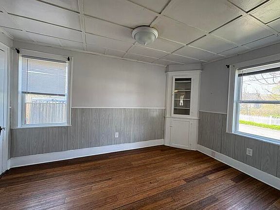 4th image of 80 Pleasant Street
