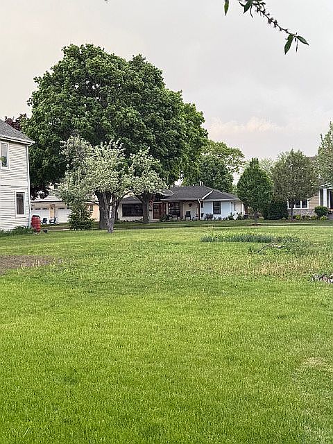 2nd image of 928 N Vail Ave