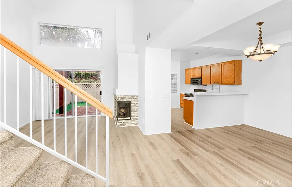 2 bed, 2.5 bath, 1300 sqft, $2,900 — Photo 4