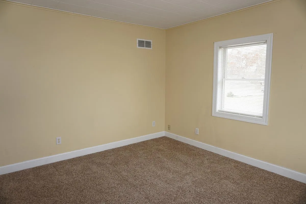 3725 Lincolnway E — Photo 3