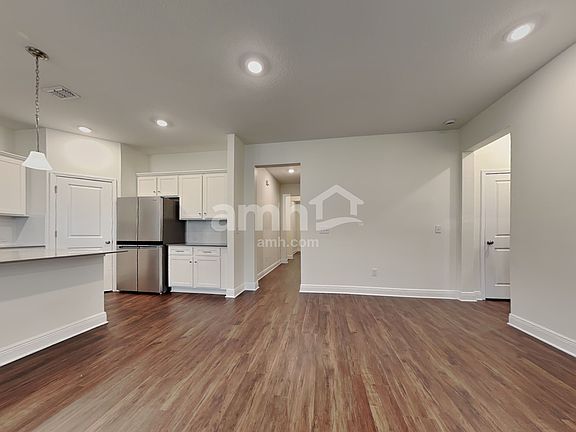 4th image of 27550 Saint Andrews Ave