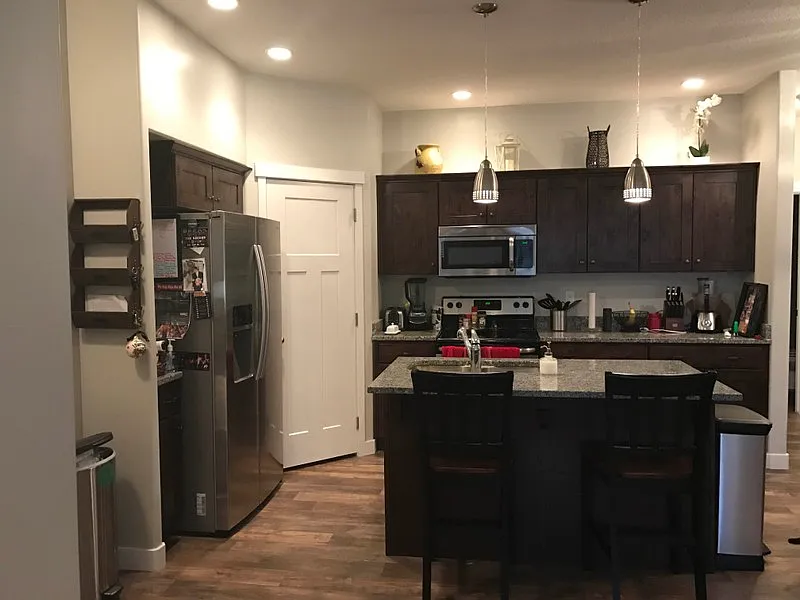 Avail Now! Furnished Bedroom - Female Only — Photo 3