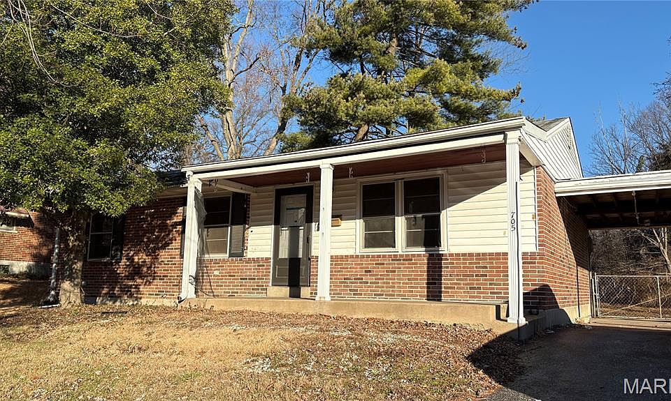 1st image of 705 Palace Ct