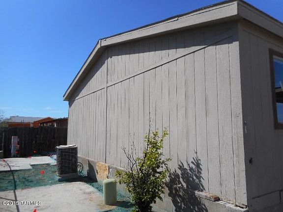 3rd image of 5719 S Vine Ave