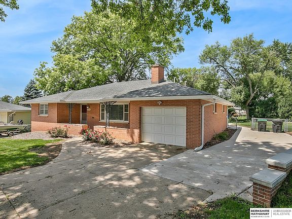 2nd image of 4488 Shady Lane Cir