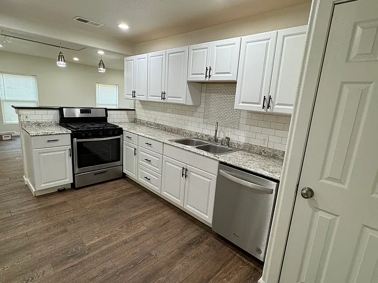 1108 E Maddox Ave — Photo 12