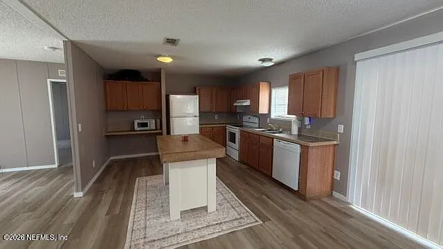 3 bed, 5.0 bath, 1620 sqft, $1,650 — Photo 3