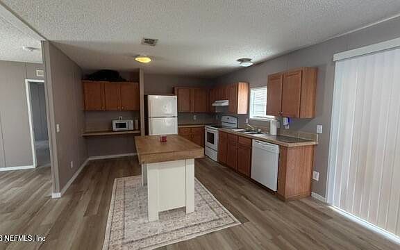 3rd image of 5861 Pringle Rd
