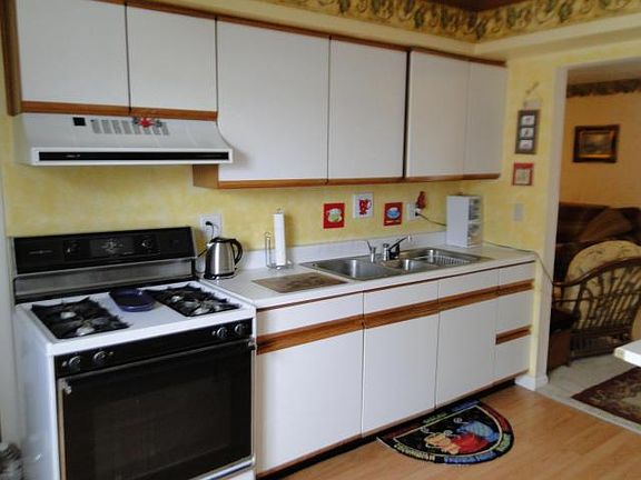 4th image of 502 Benson Dr