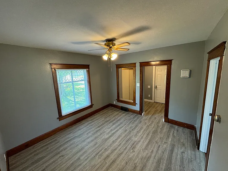 204 N Meyers Ave — Photo 7
