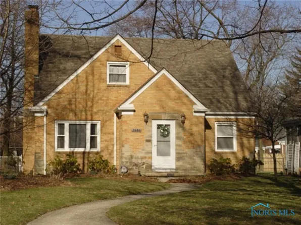 2303 Densmore Dr, Toledo, OH 43606