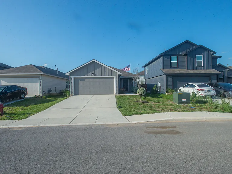 12533 Spoor Valley — Photo 1
