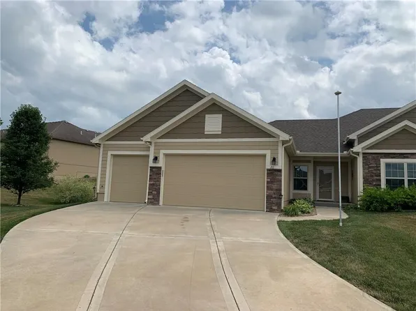211 Ashmont Ct, Smithville, MO 64089