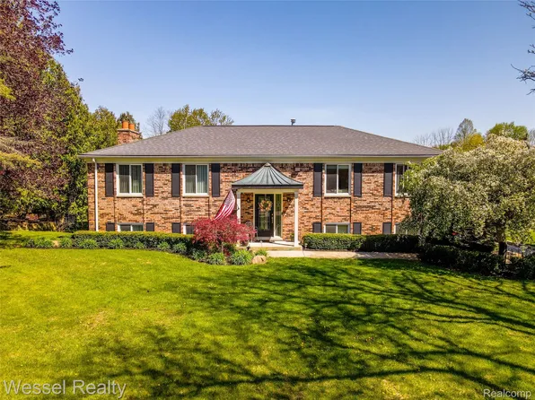 117 Coachlamp Rd, Rochester, MI 48306