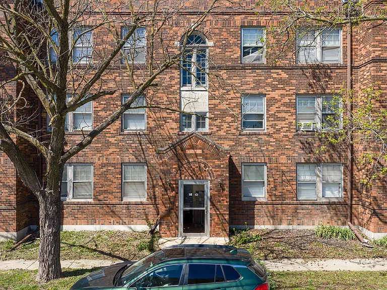 Rollins Apartments — Photo 17