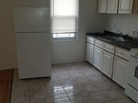 5th image of 11016 Union Hall St #1