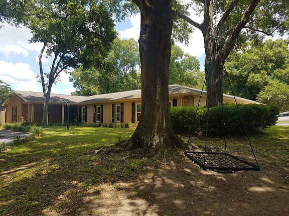 Front-swing/corner lot/oaks