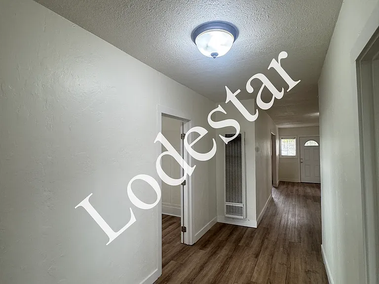 302 Carolina St #C — Photo 16