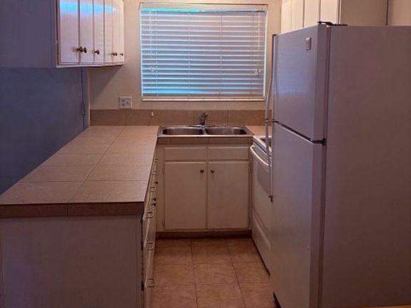 5th image of 828 E 200 S APT 14