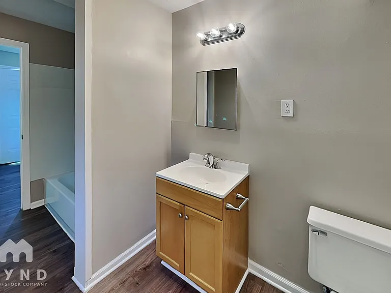 2405 S 7th St — Photo 9