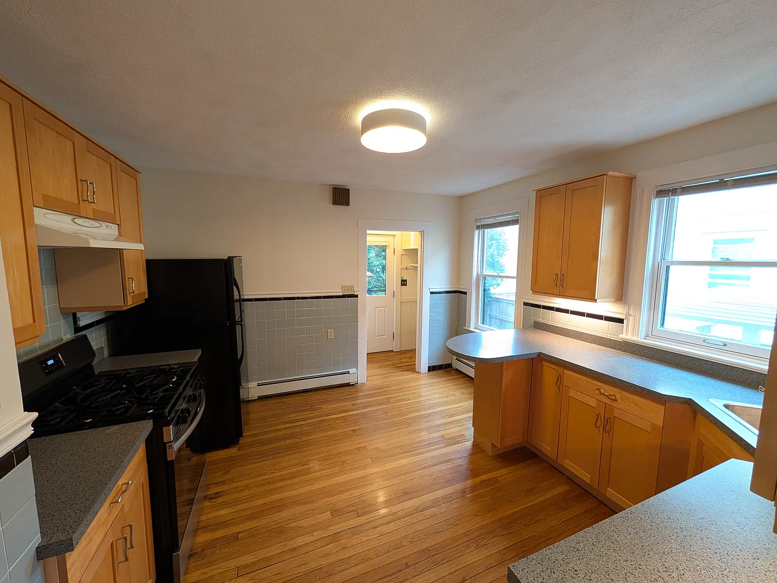 2 bed, 1200 sqft, $3,100 — Photo 2