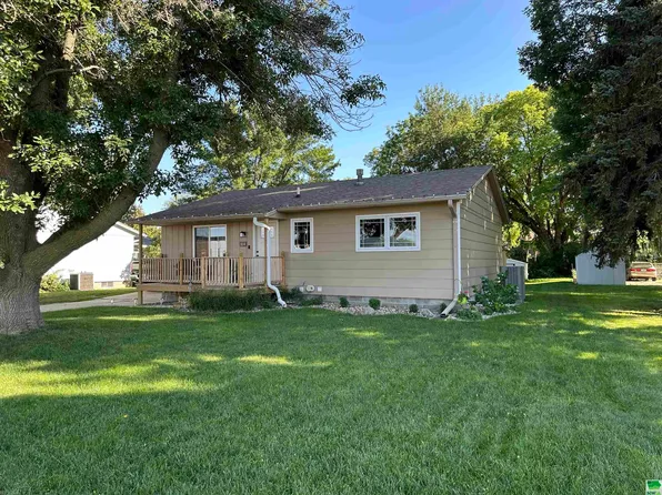 814 W Dartmouth St, Vermillion, SD 57069