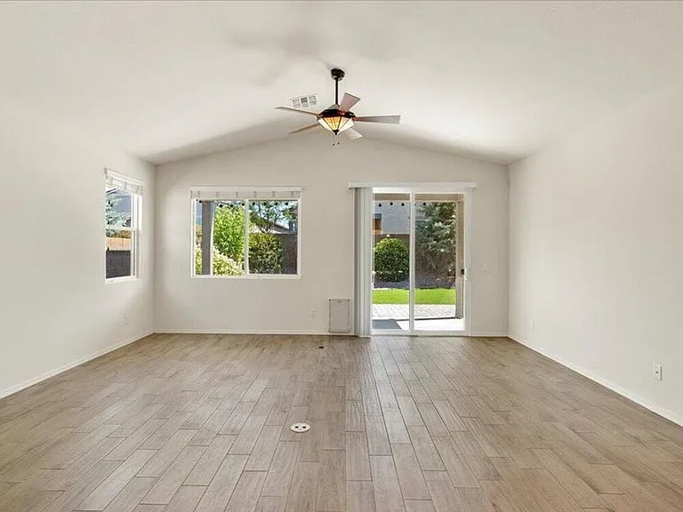 1415 Starling St — Photo 3