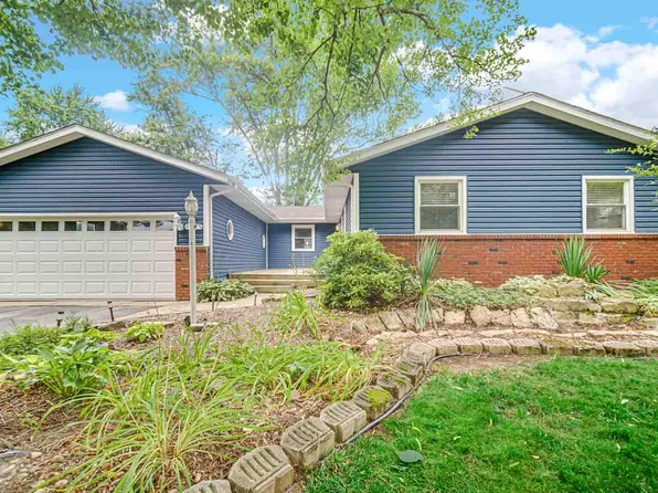 1403 Tuckahoe Park Dr, Valparaiso, IN 46383