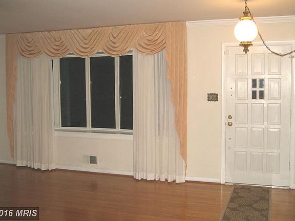 Living Room w/Bay Window