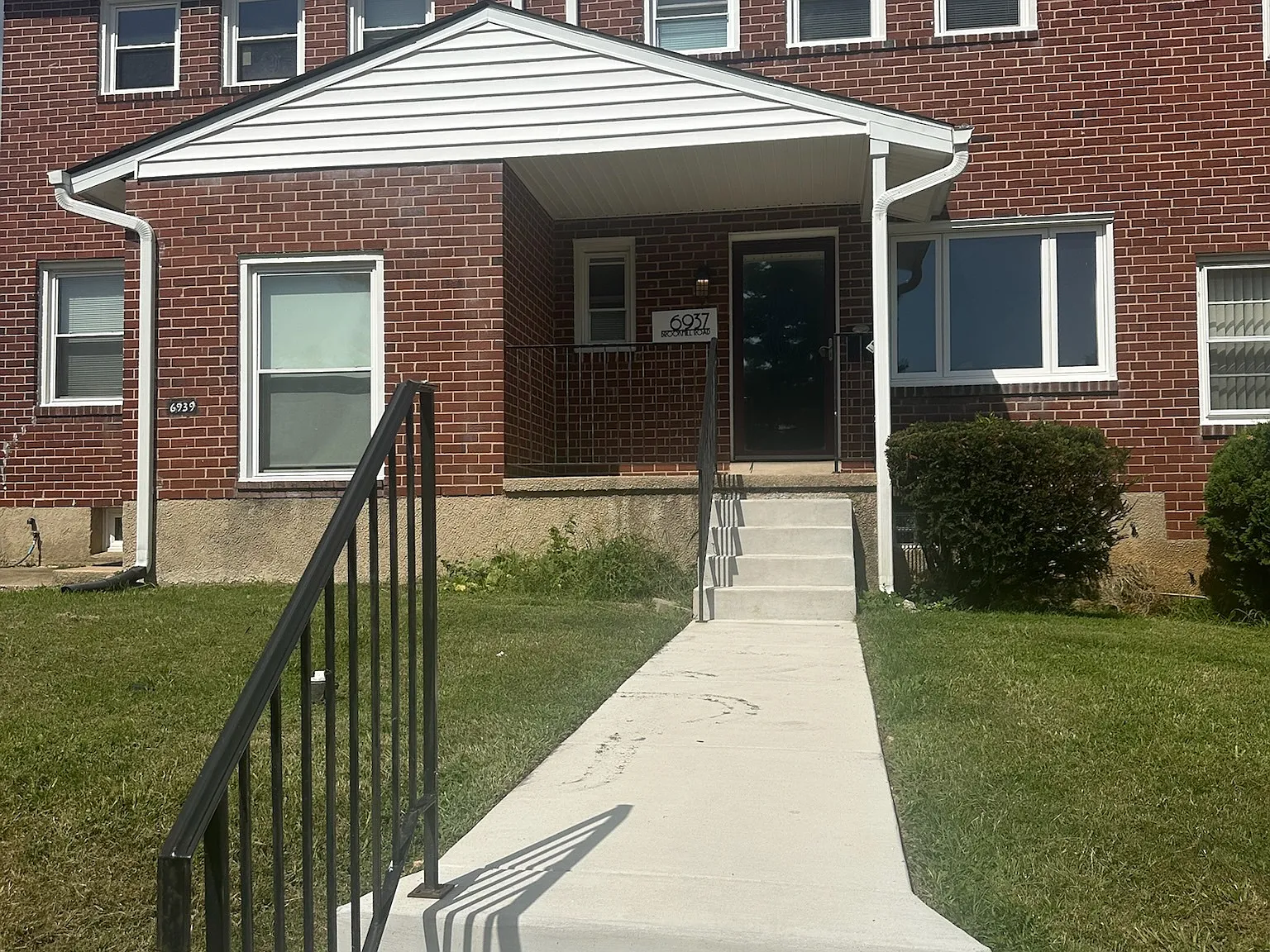 3 bed, 1080 sqft, $2,200 — Photo 1