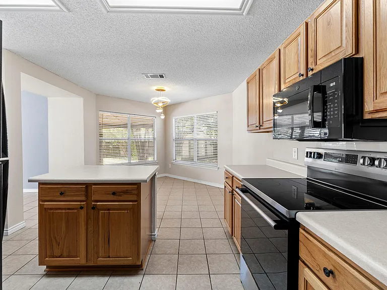 1704 Matagorda Dr — Photo 14