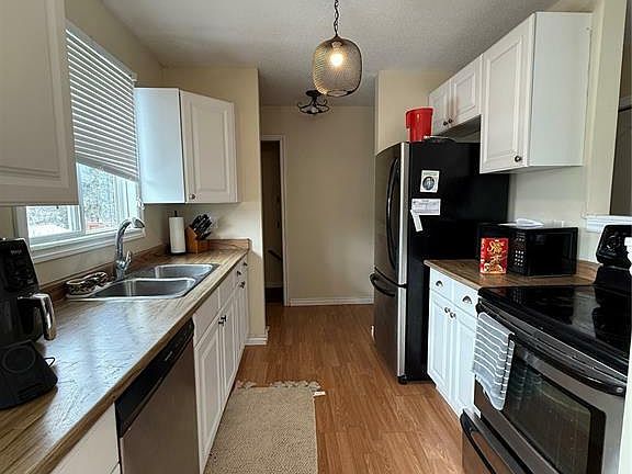 3rd image of 207 Hudek Ave W
