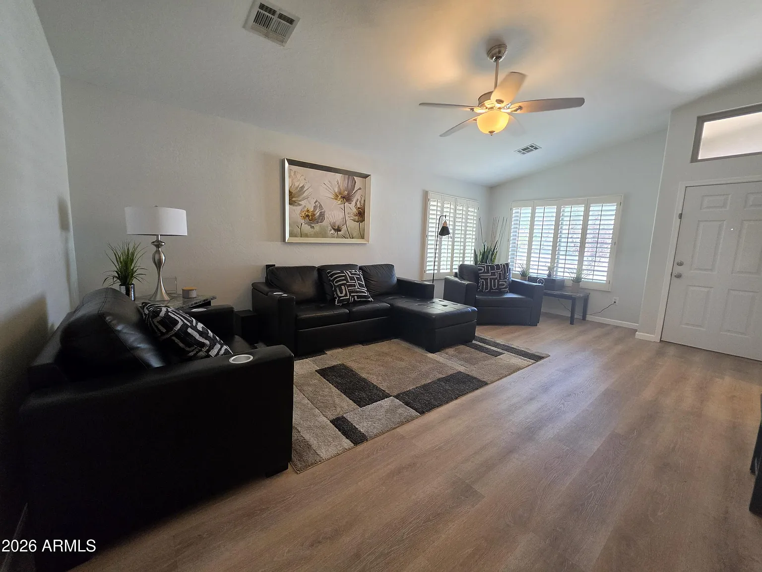 3 bed, 2.0 bath, 1251 sqft, $2,500 — Photo 2