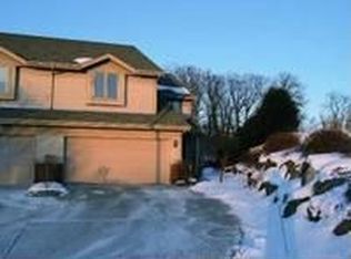 524 Frederick Ct, Oconomowoc, WI