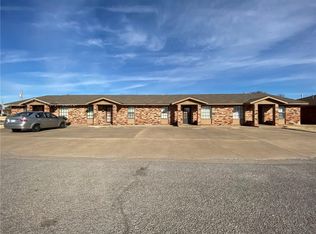 2001 Lynn Ln, Weatherford, OK 73096