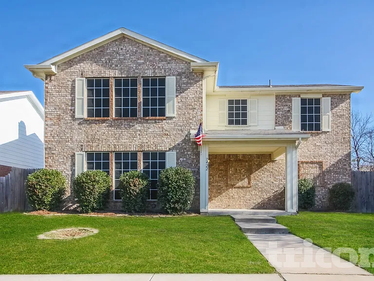 7422 Amber Dr — Photo 2