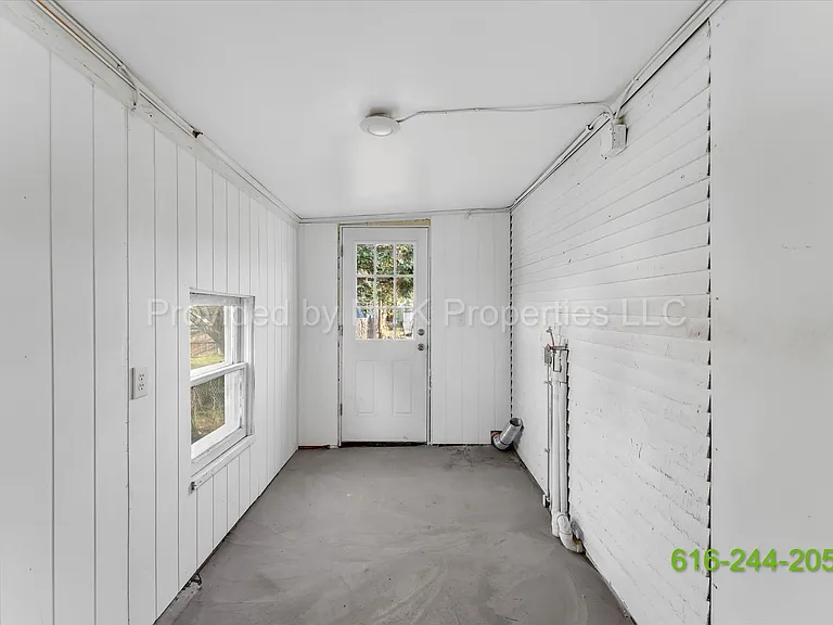 425 Woodlawn St SE — Photo 32