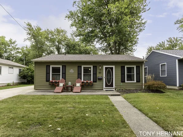 1101 Hazel St, South Haven, MI 49090