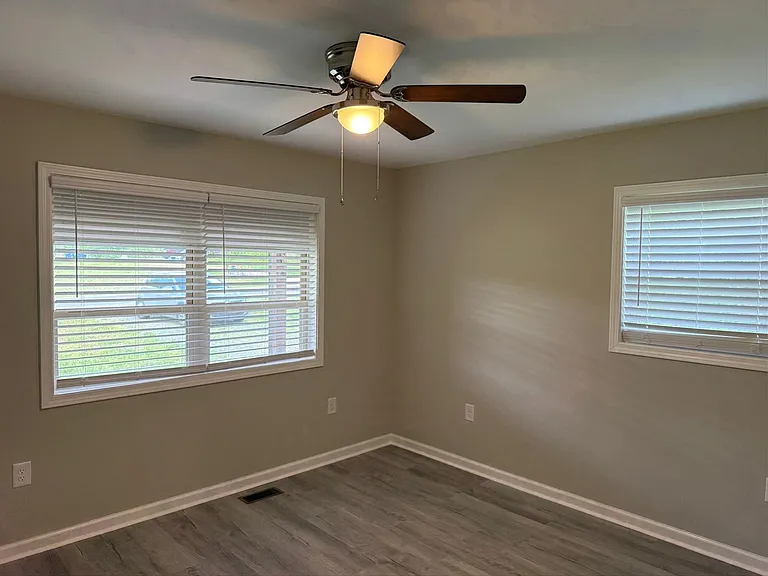 1733 River Rd — Photo 9