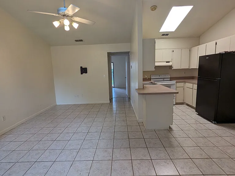 2848 SW 39th Ave — Photo 3