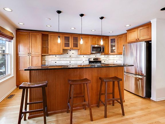 3rd image of 1827 N Dayton St #D
