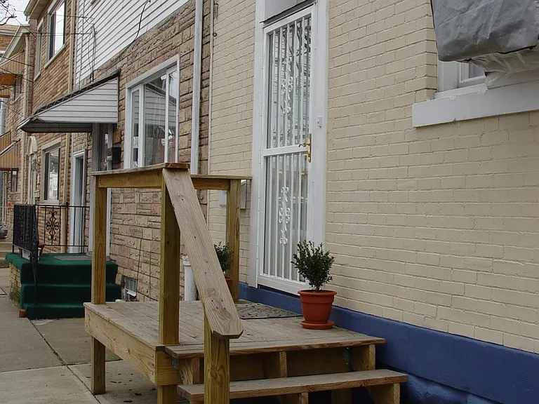 1704 Mary St — Photo 12