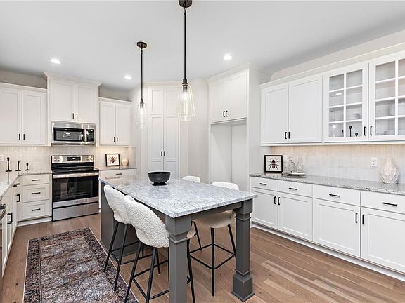 4th image of 20727 Emerald St