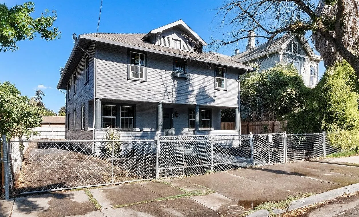 812 N Pilgrim St photo 1
