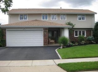 115 Grace St, Plainview, NY 11803