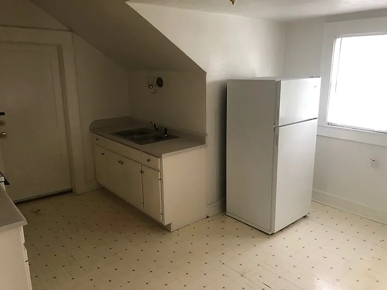 106 N Houston St #6 — Photo 4