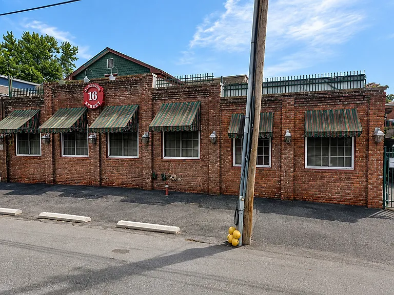 16 Livingston St #E — Photo 1