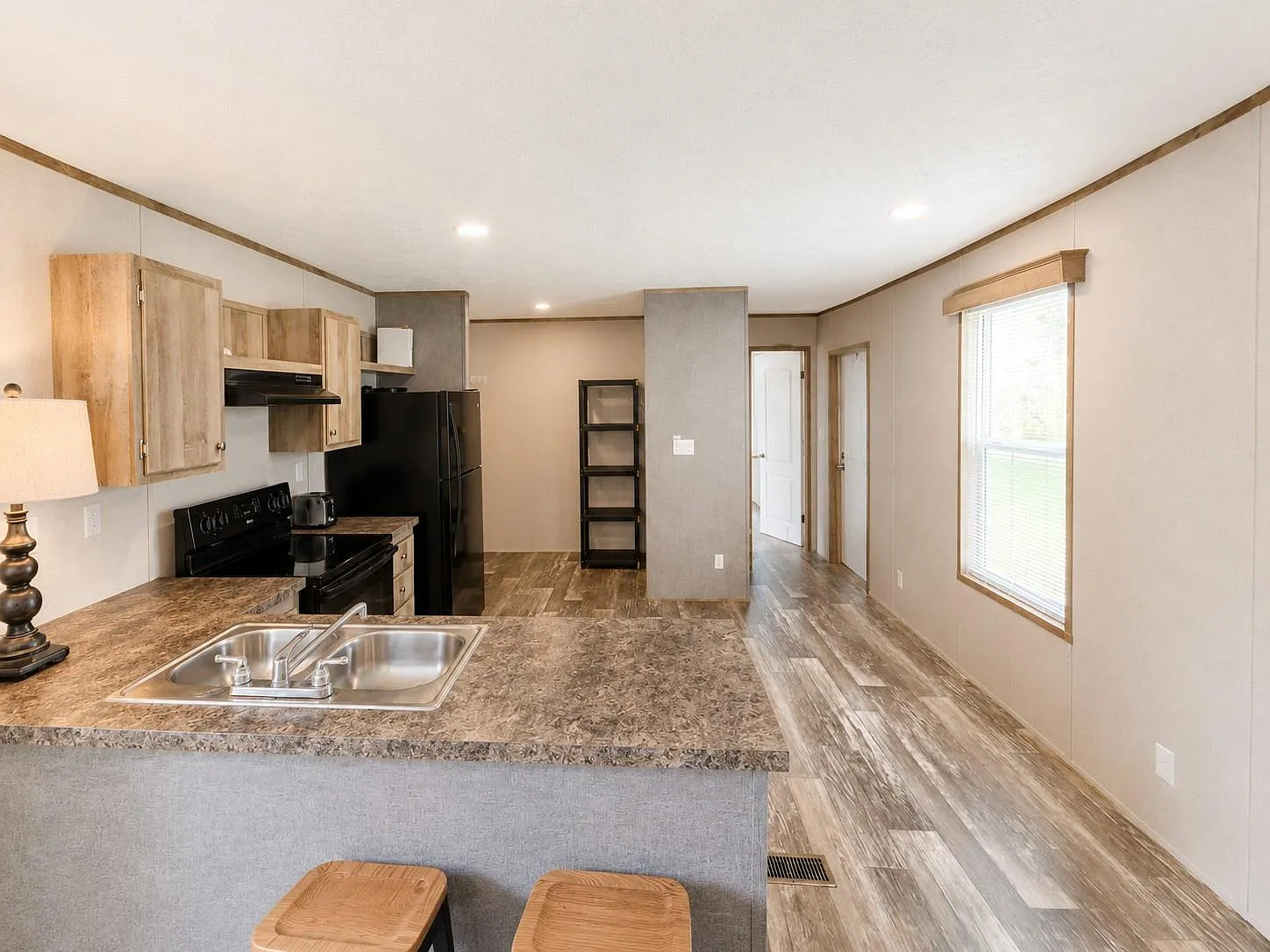 3 bed, 2.0 bath, 1040 sqft, $1,599 — Photo 4