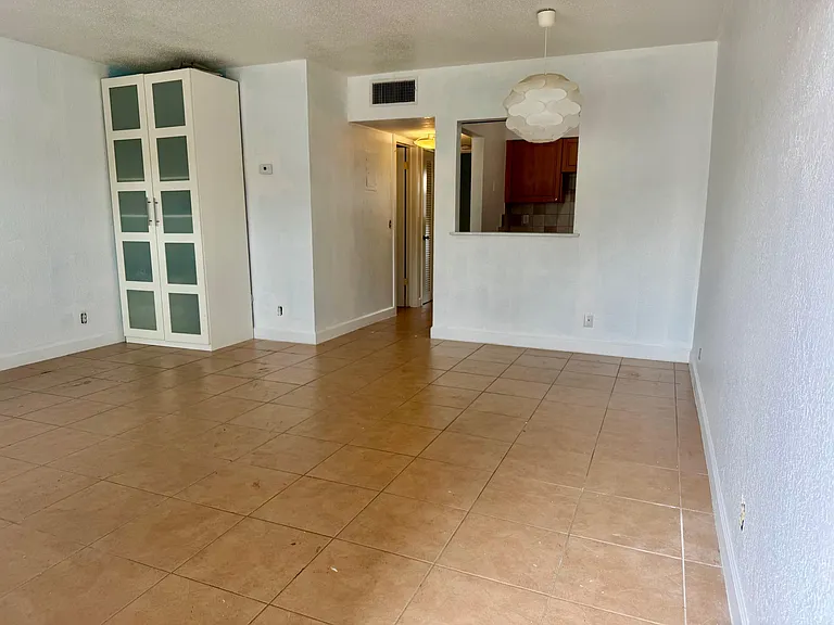 2607 NE 8th Ave #3 — Photo 9